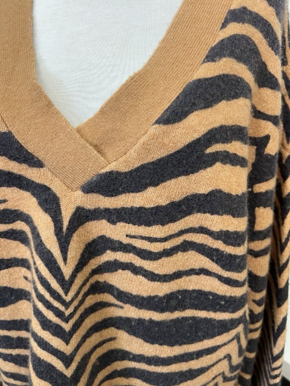 Rails Eleanor Sweater Size S Small Brown Tiger Stripe - Picture 6 of 7